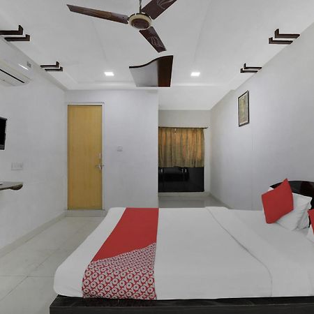 Hotel O Rudra Palace 阿穆达巴 外观 照片