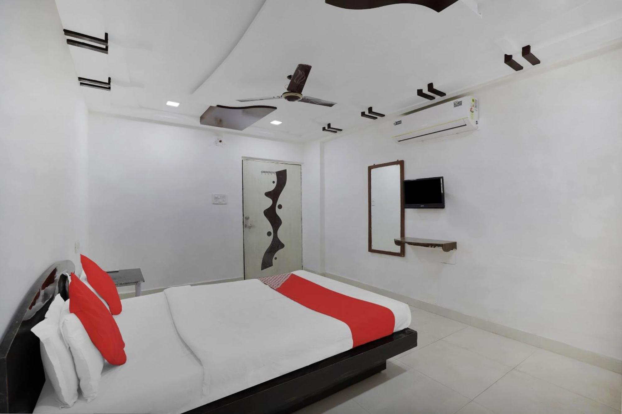 Hotel O Rudra Palace 阿穆达巴 外观 照片