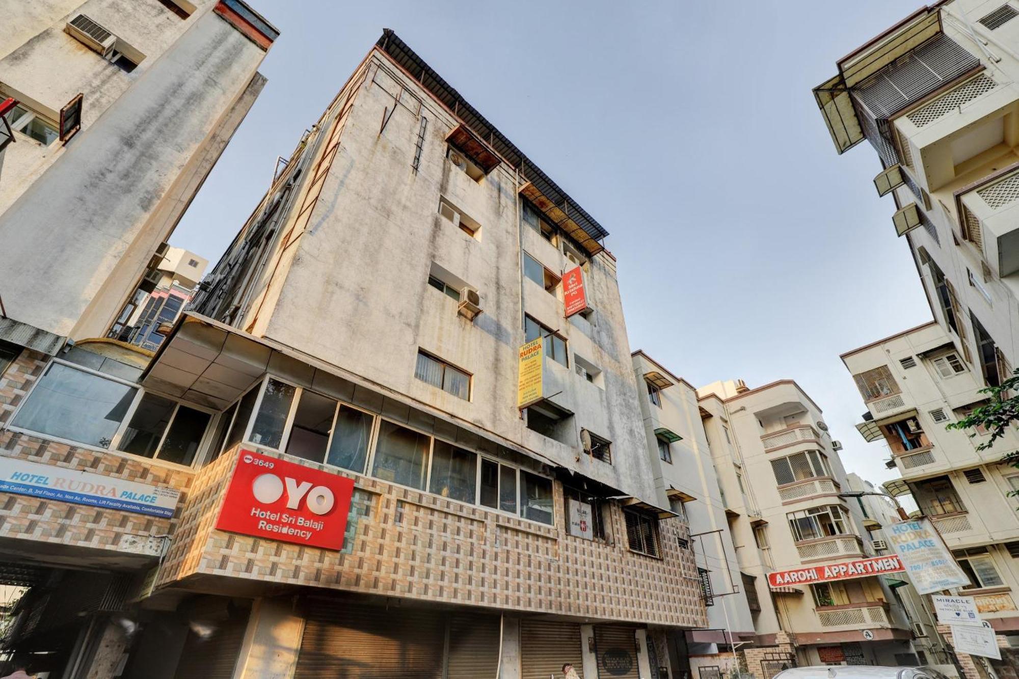 Hotel O Rudra Palace 阿穆达巴 外观 照片