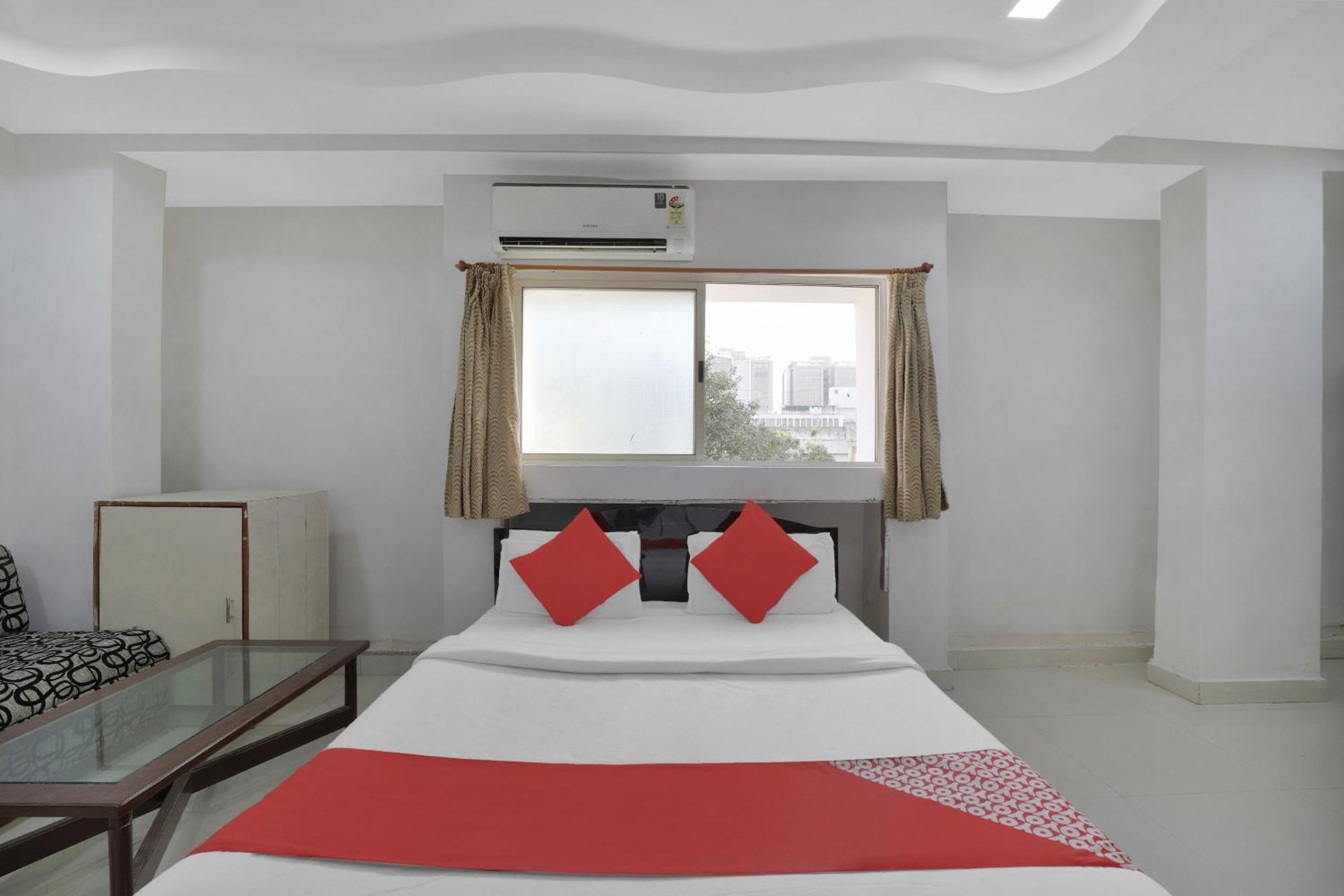 Hotel O Rudra Palace 阿穆达巴 外观 照片