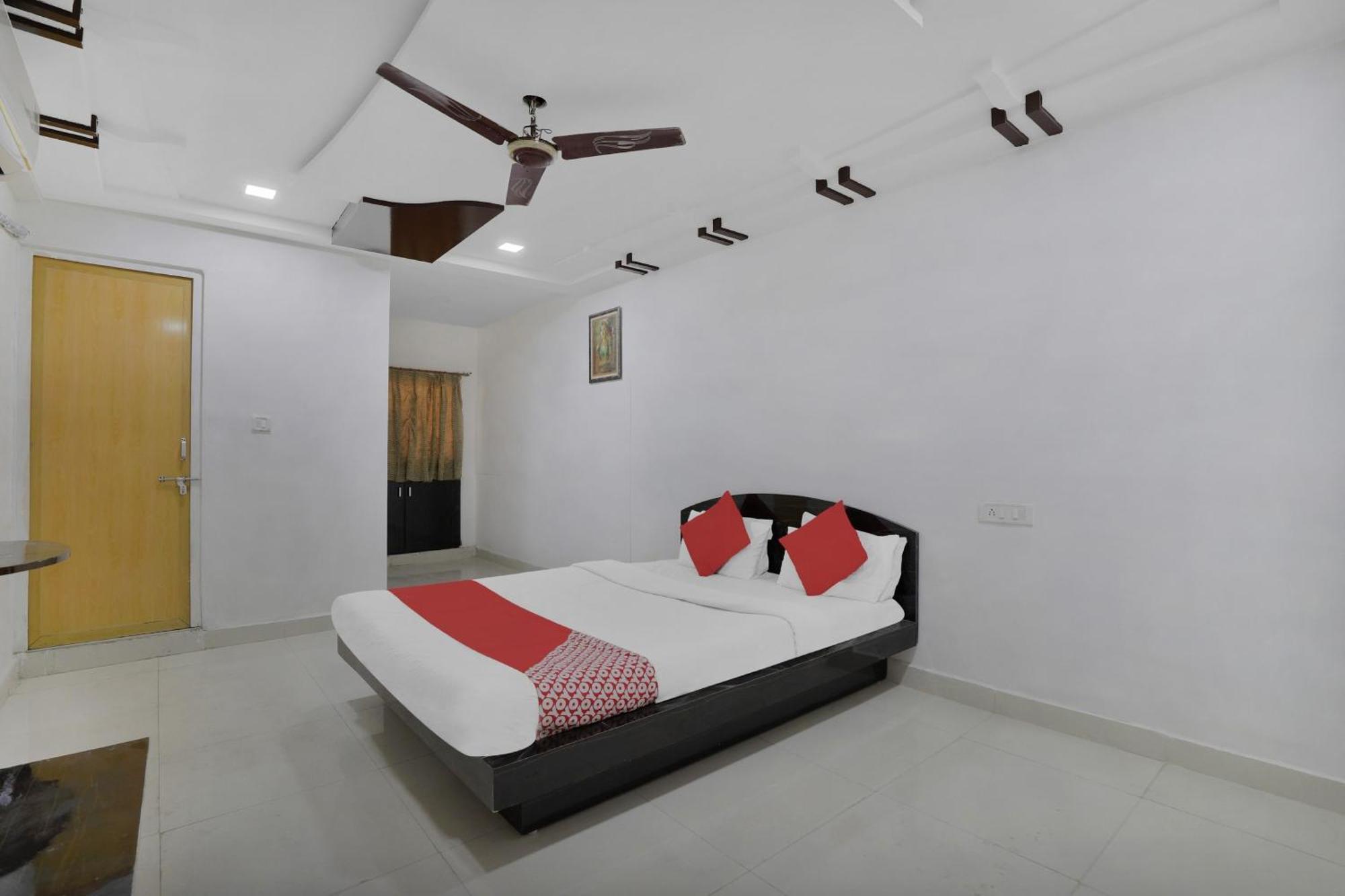 Hotel O Rudra Palace 阿穆达巴 外观 照片