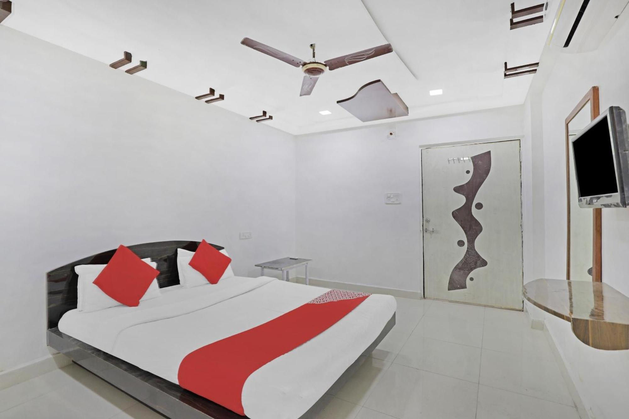 Hotel O Rudra Palace 阿穆达巴 外观 照片