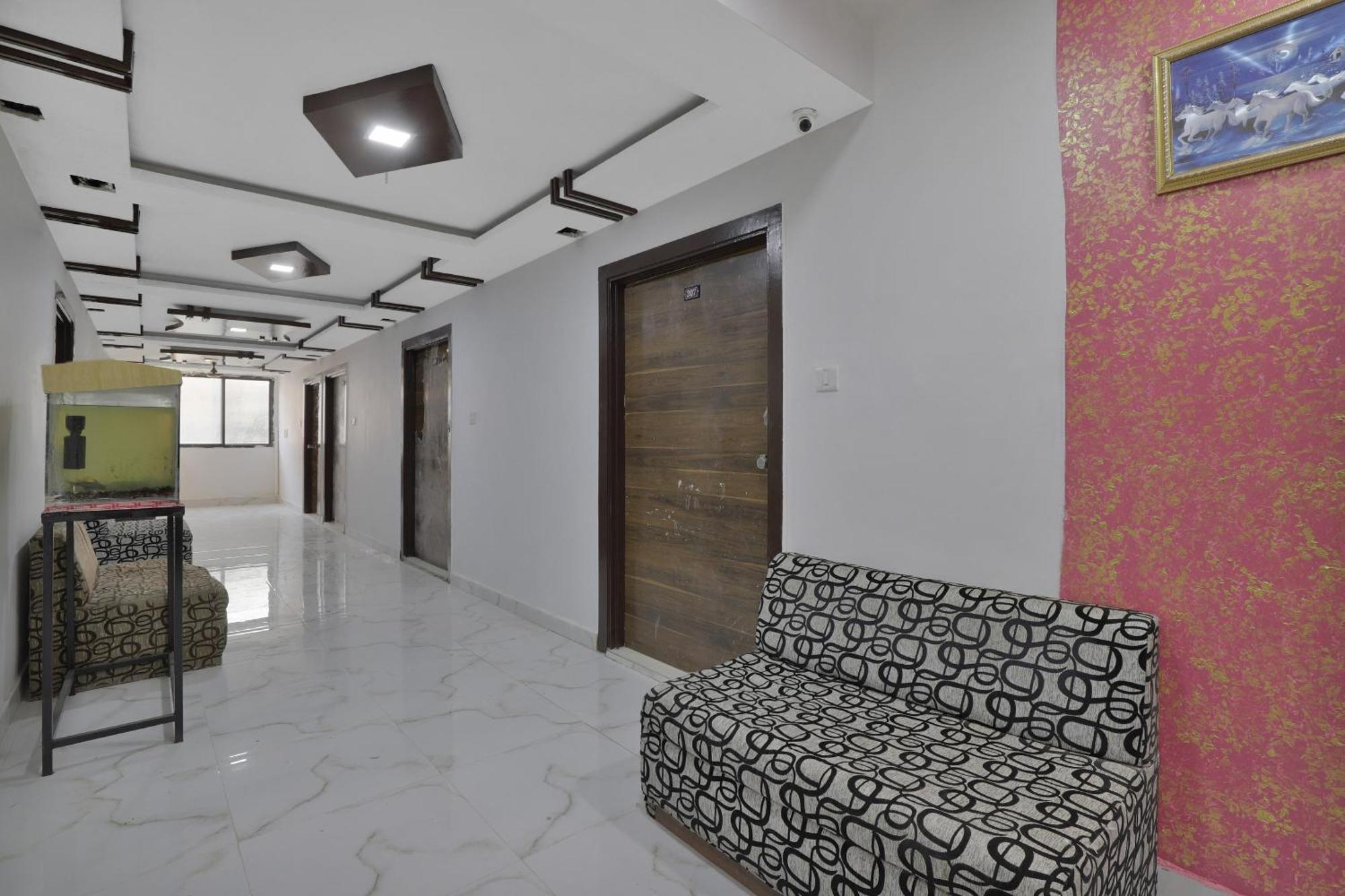 Hotel O Rudra Palace 阿穆达巴 外观 照片