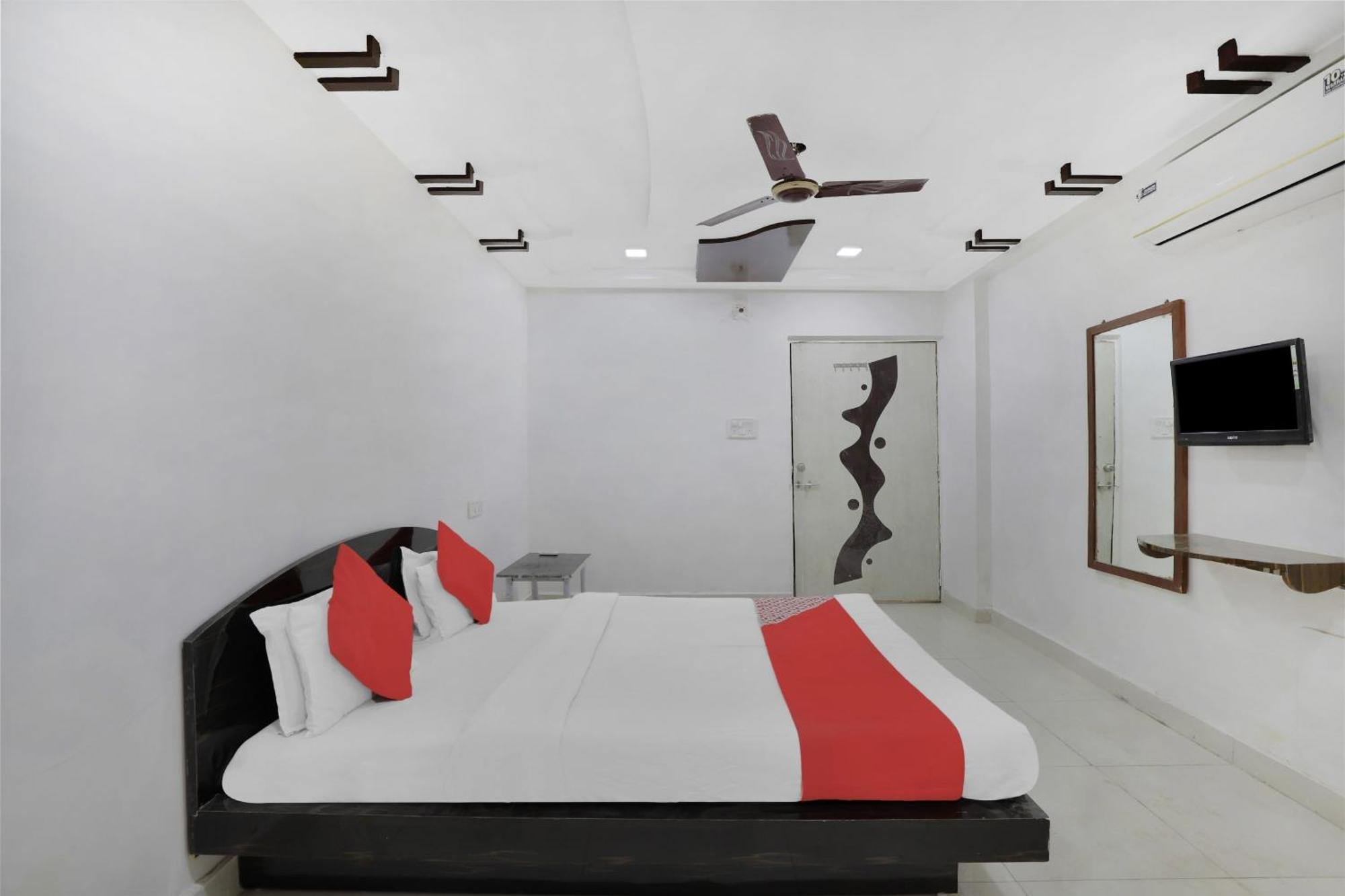 Hotel O Rudra Palace 阿穆达巴 外观 照片