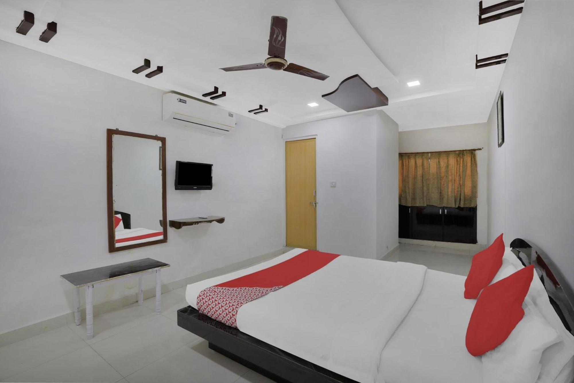 Hotel O Rudra Palace 阿穆达巴 外观 照片