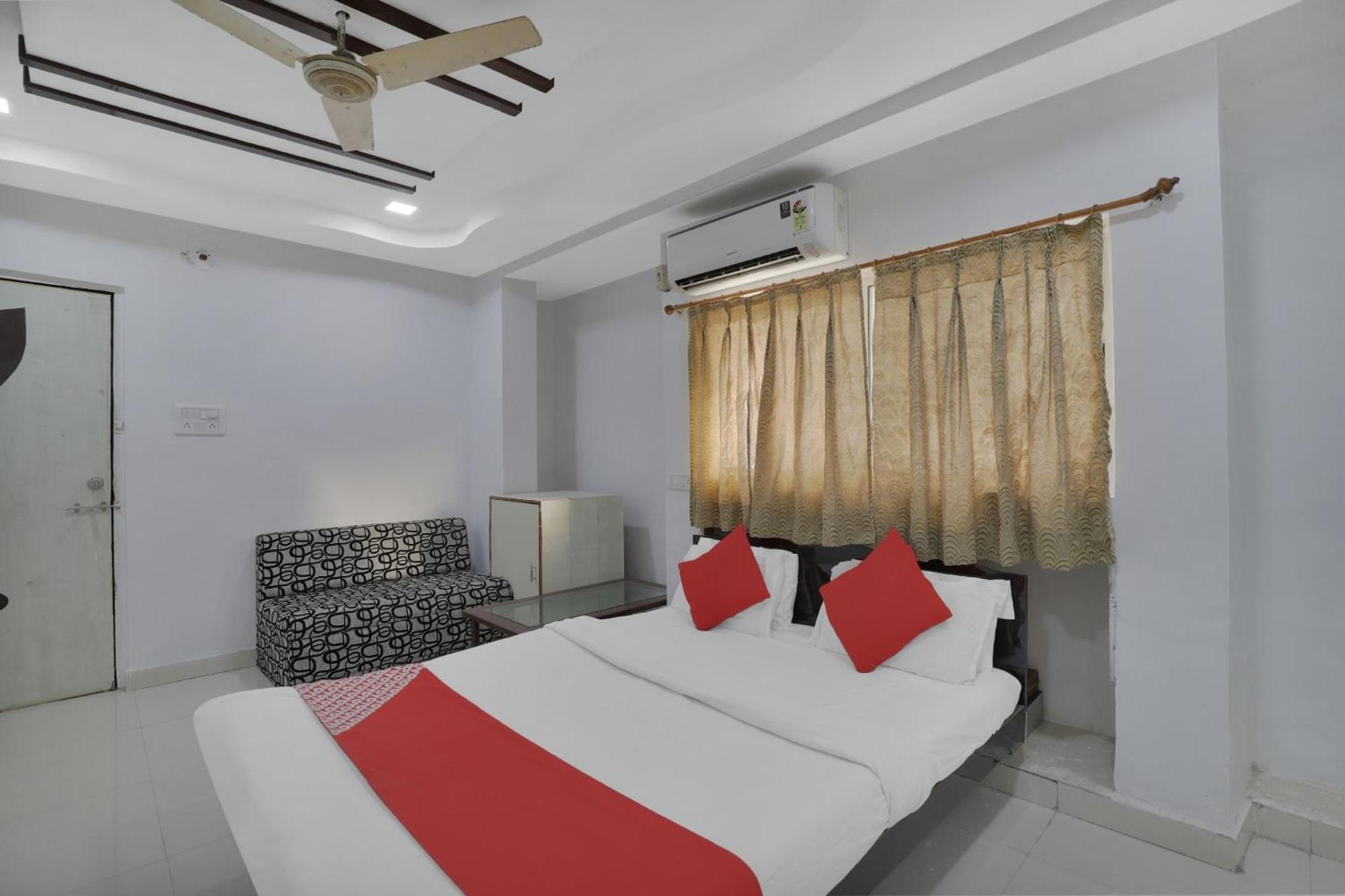 Hotel O Rudra Palace 阿穆达巴 外观 照片