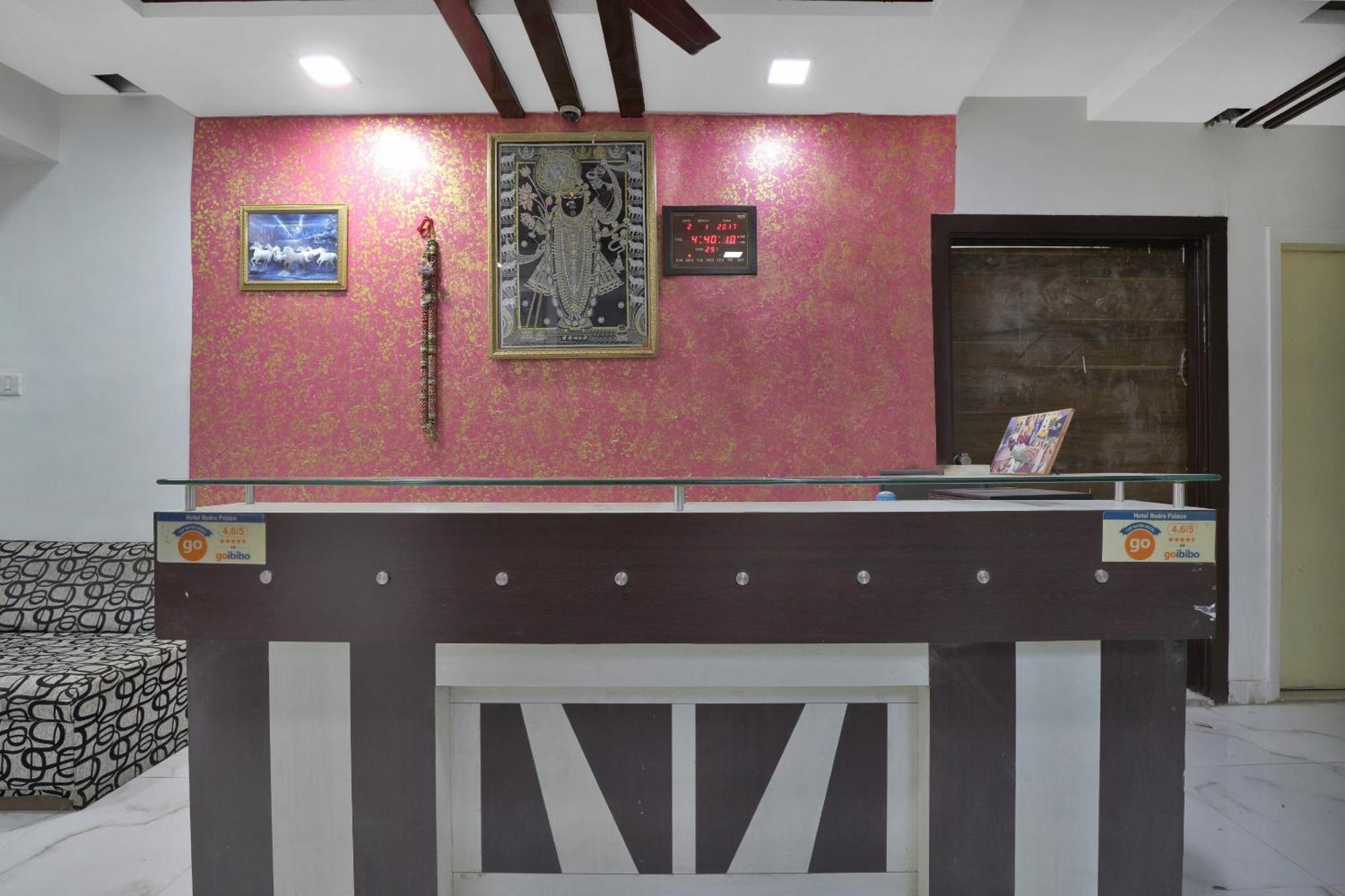 Hotel O Rudra Palace 阿穆达巴 外观 照片