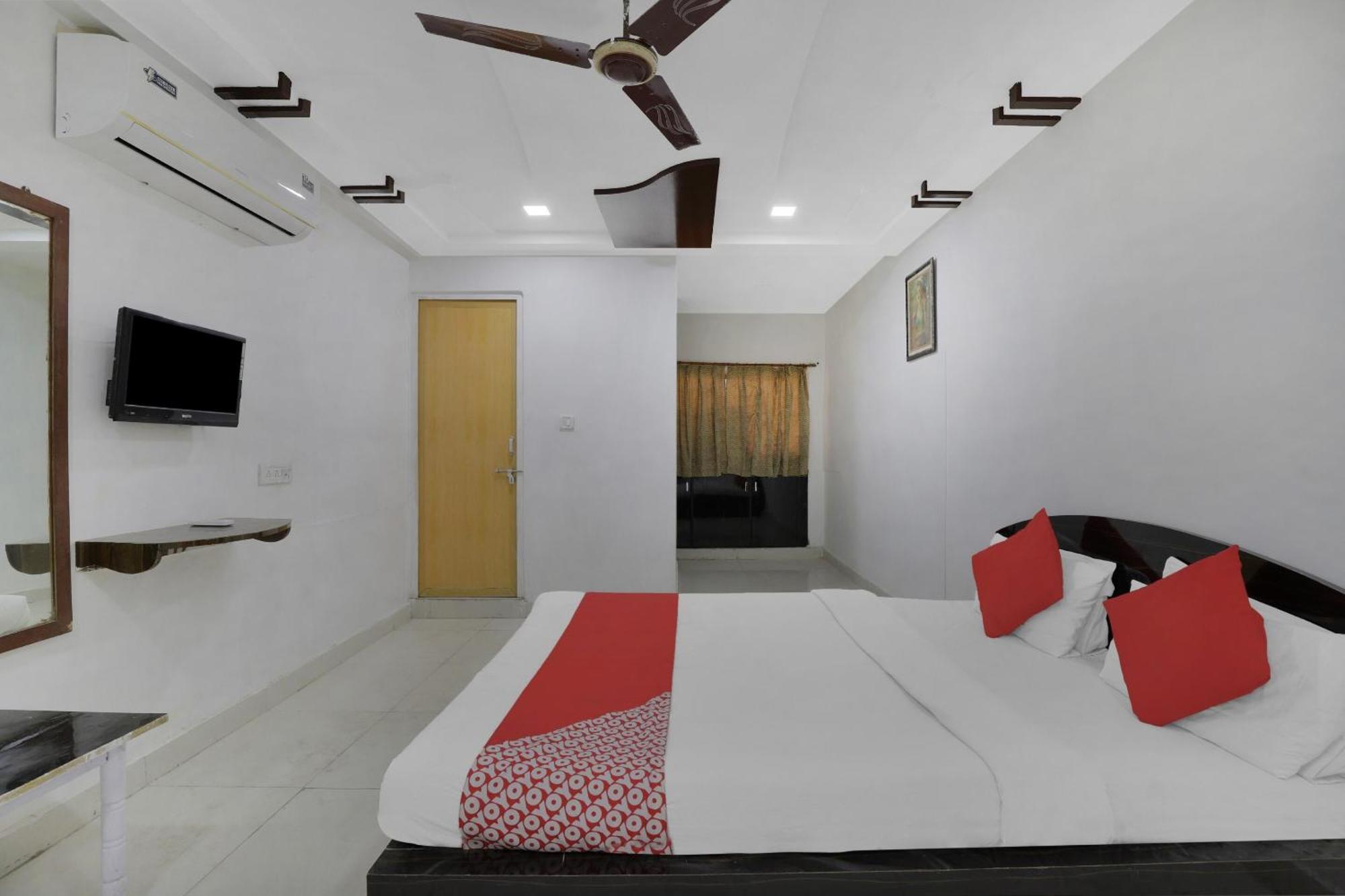 Hotel O Rudra Palace 阿穆达巴 外观 照片