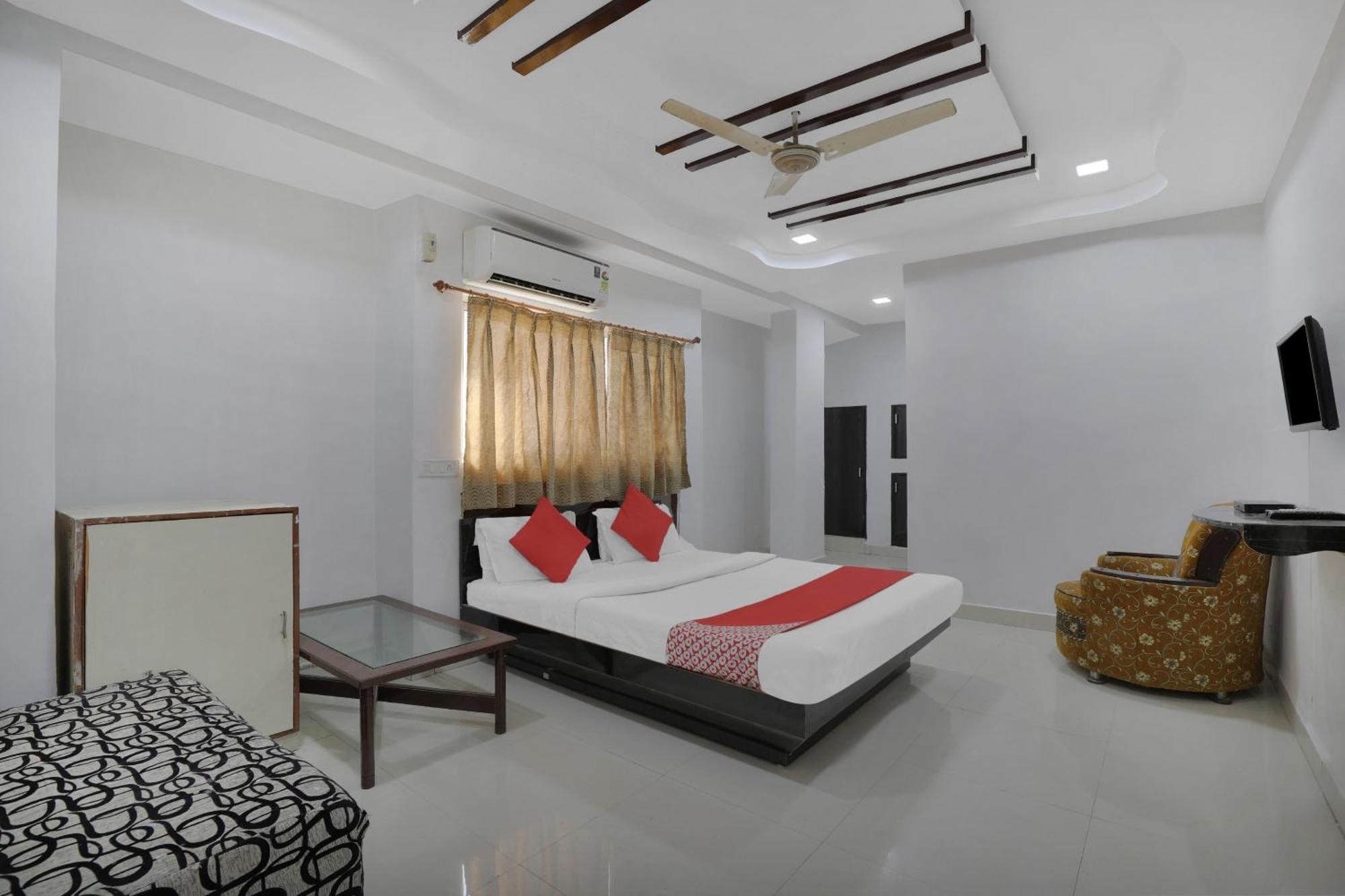Hotel O Rudra Palace 阿穆达巴 外观 照片