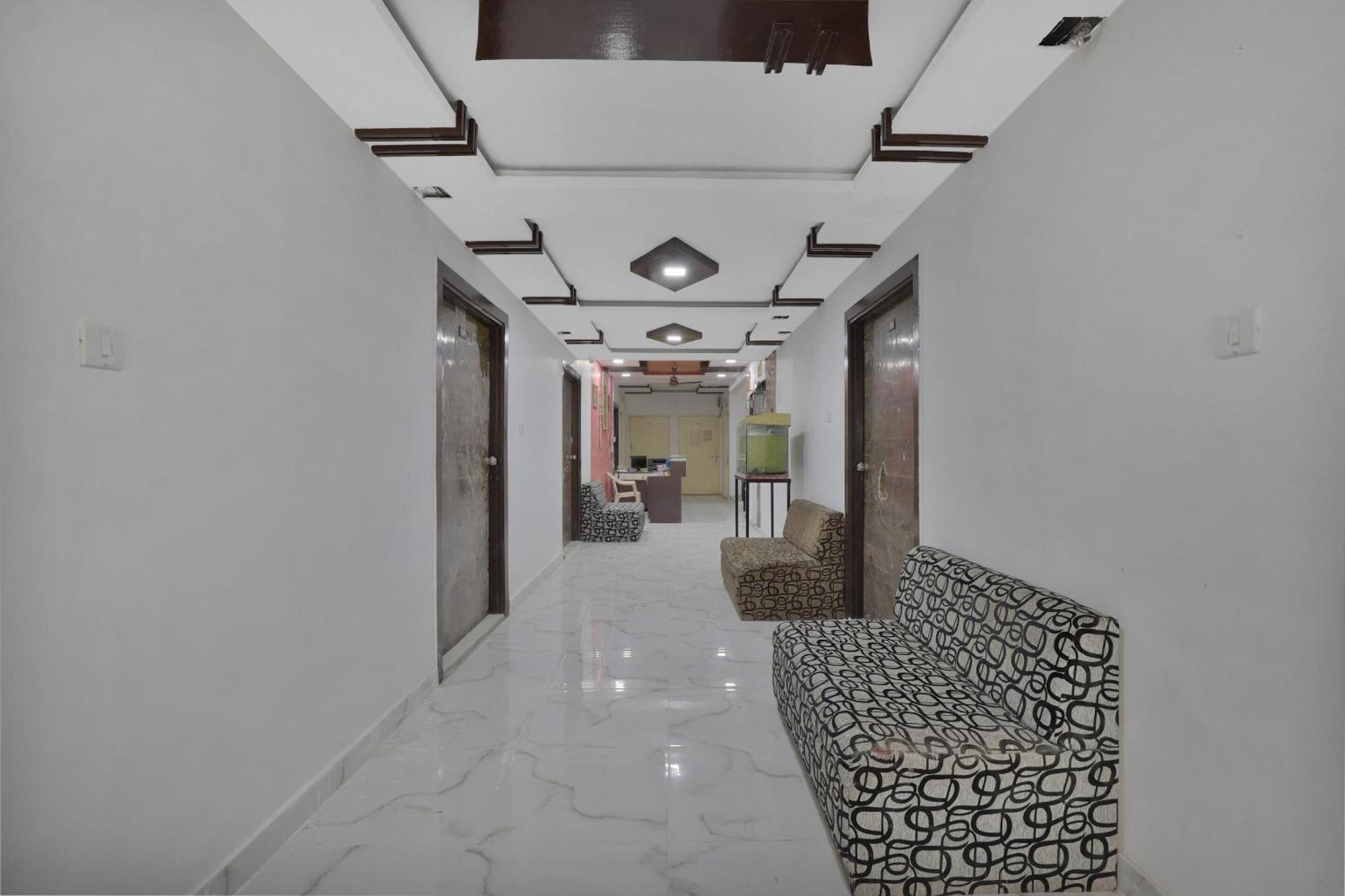 Hotel O Rudra Palace 阿穆达巴 外观 照片