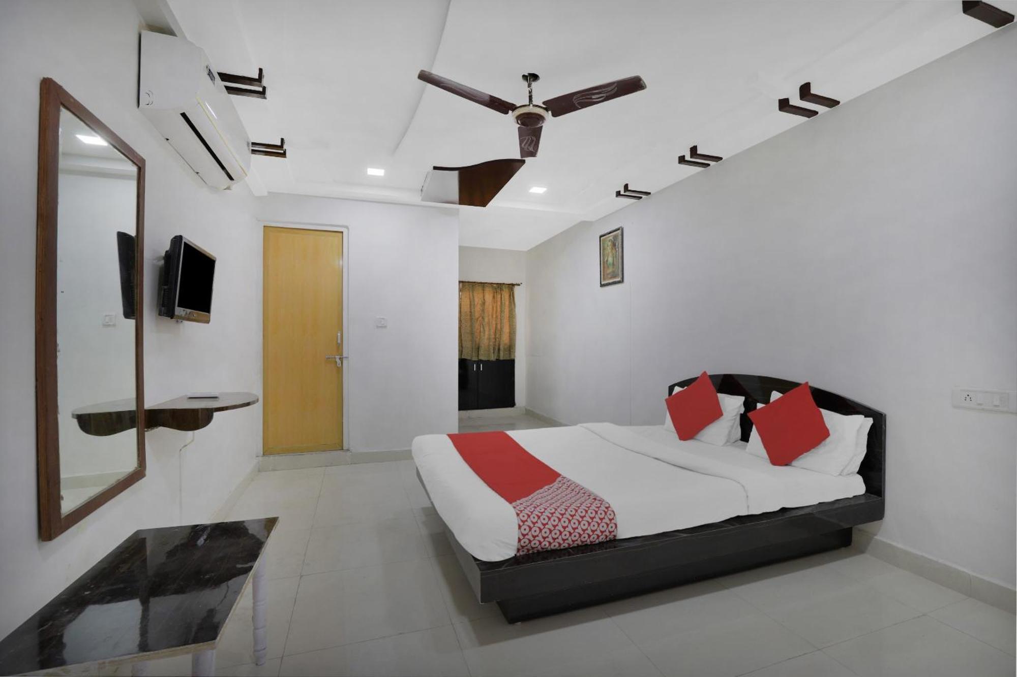 Hotel O Rudra Palace 阿穆达巴 外观 照片
