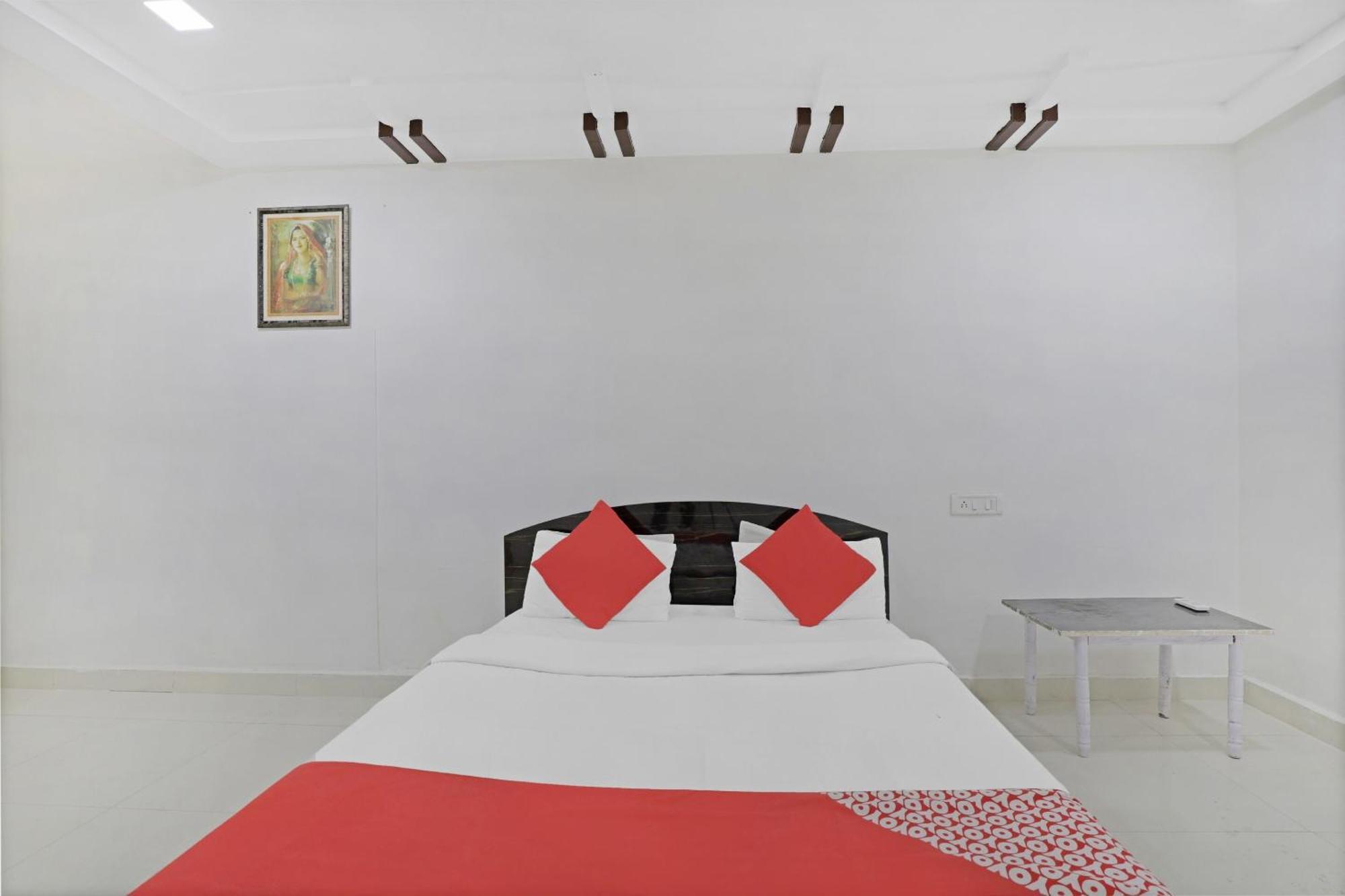 Hotel O Rudra Palace 阿穆达巴 外观 照片